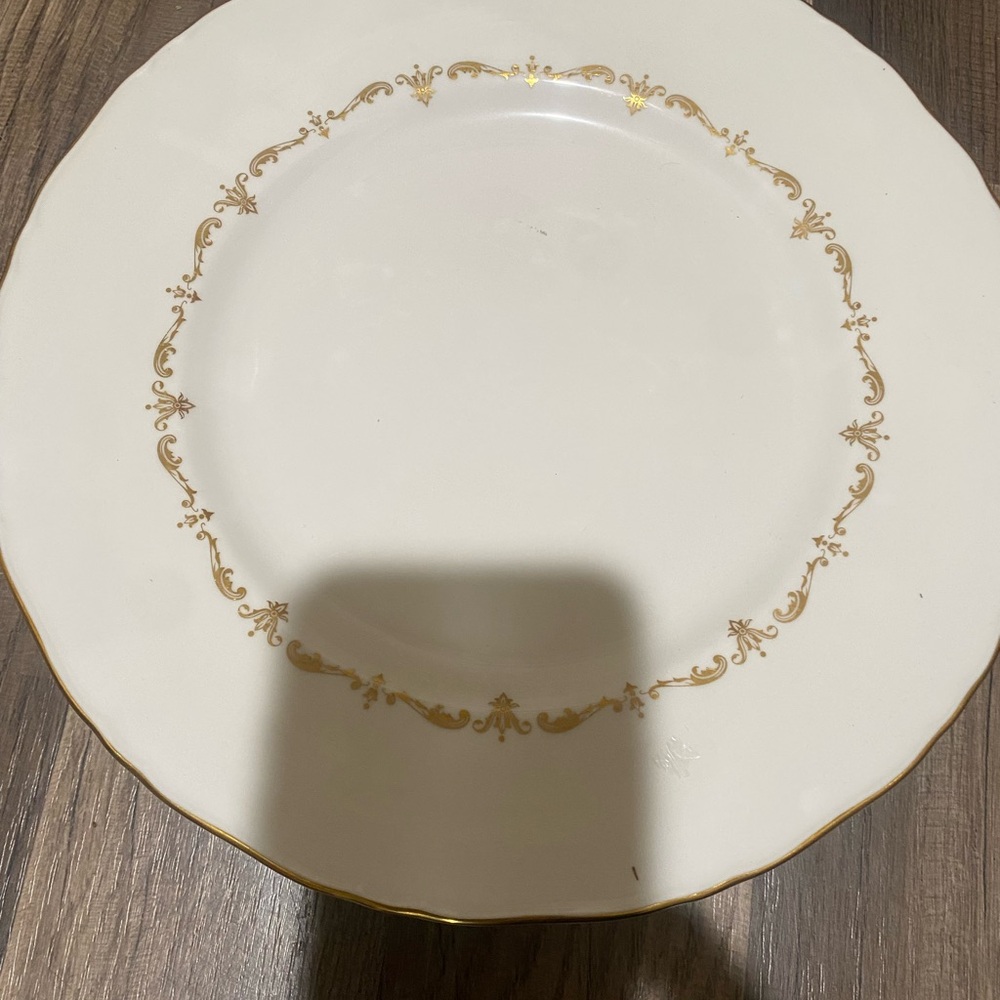 Set‎ of 4 gold chanty dinner plates
